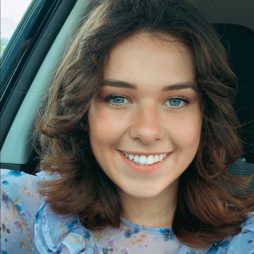 Meet your Posher, Emily